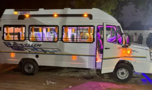 Tempo Traveller in Kolkata